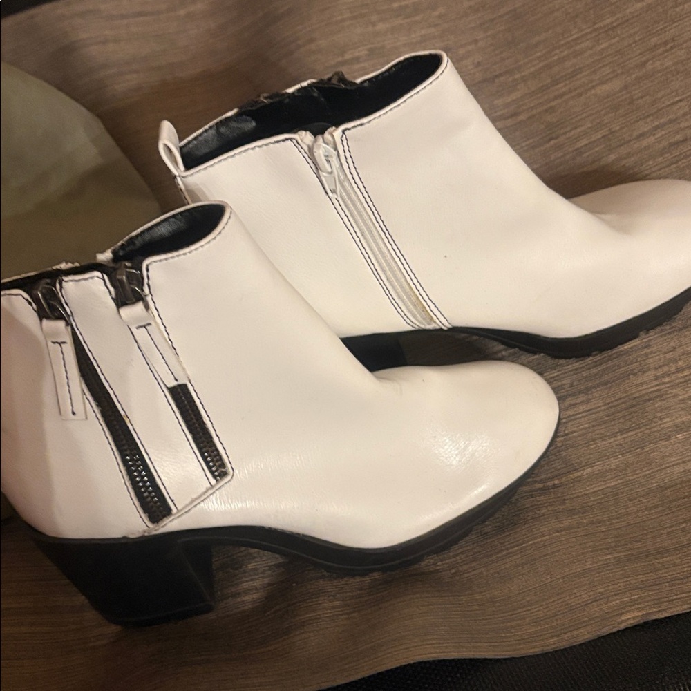 Elegant White Ankle Boots with Zipper Parker and sky brand